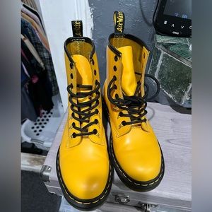 Like new yellow doc marten’s